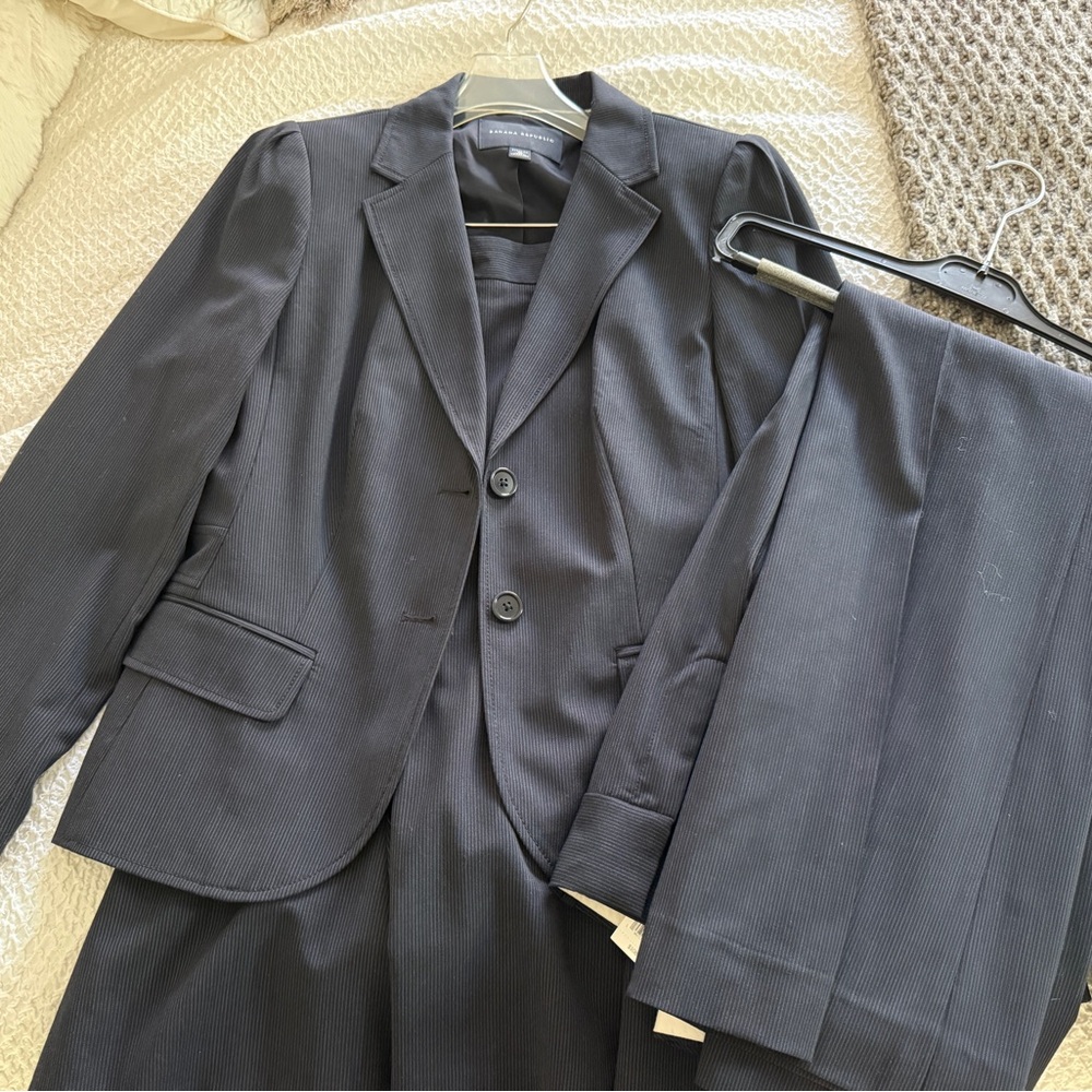 Banana Republic Classic Navy Pinstripe Women’s 3 Piece Suit